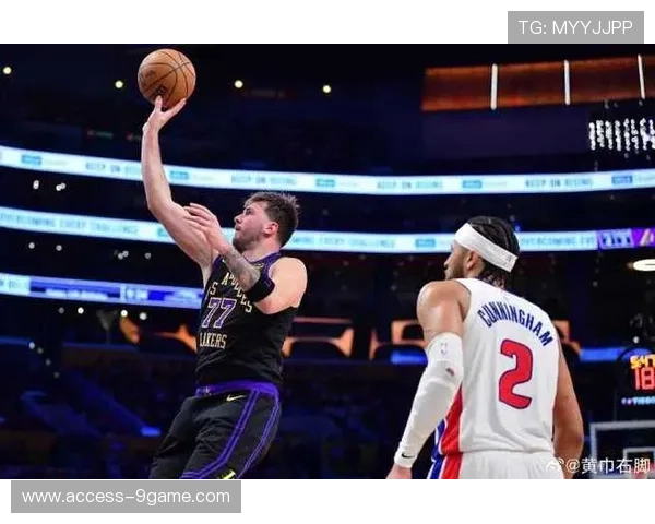 东契奇高挡拆像下棋般拆解防线 NBA战术视角下的阅读防守大师课 东契奇高挡拆像下棋般拆解防线 NBA战术视角下的阅读防守大师课